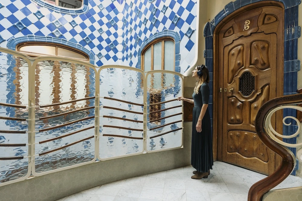Woman on Casa Batlló tour